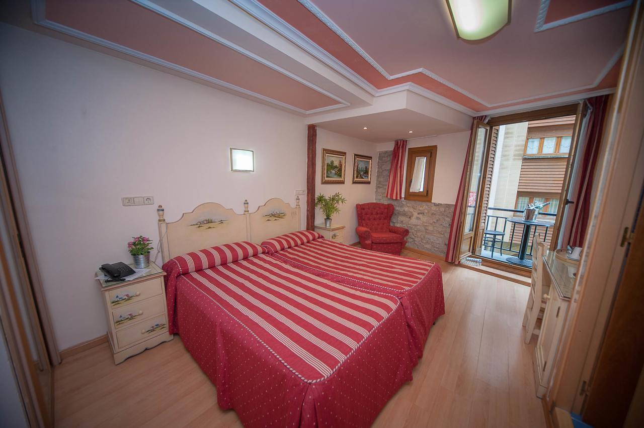 Hotel Mur Jaca Eksteriør bilde
